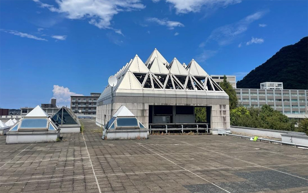 県立図書館屋上機械室屋根等改修工事